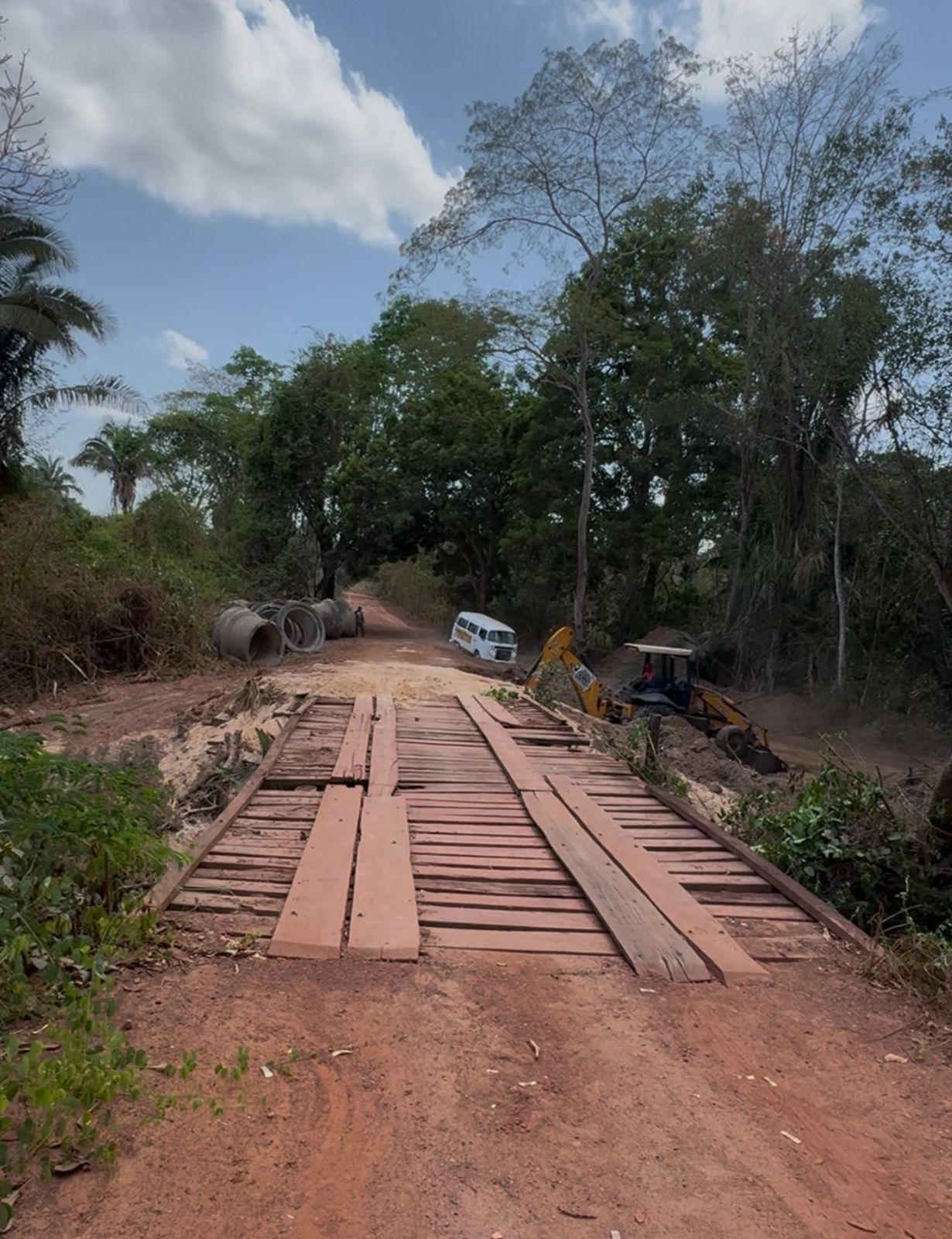 Prefeitura substitui pontes antigas por novas galerias na estrada de Gameleira