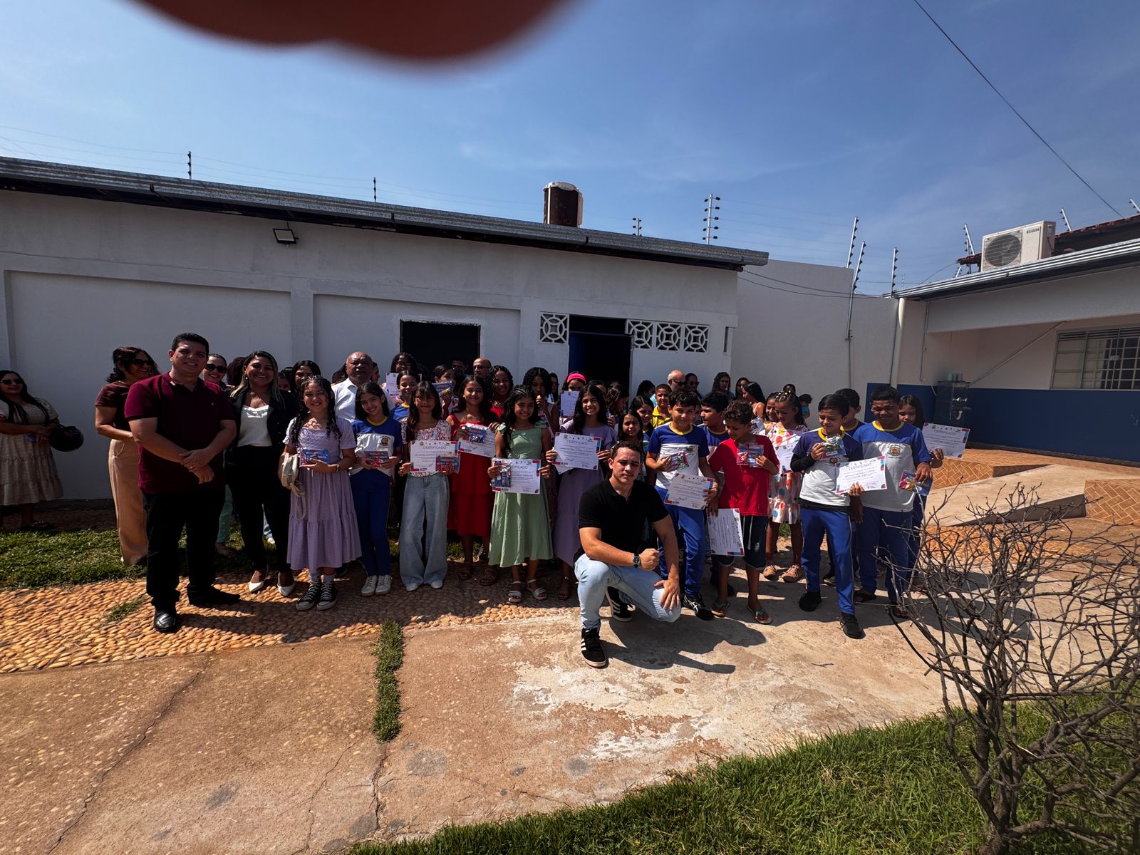 Entrega de certificados para os alunos do Curso de Inglês da Biblioteca Municipal Antônio José...