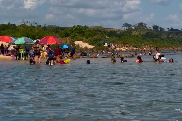 Prefeitura realiza abertura oficial da temporada de veraneio na Praia do Setor Agrícola