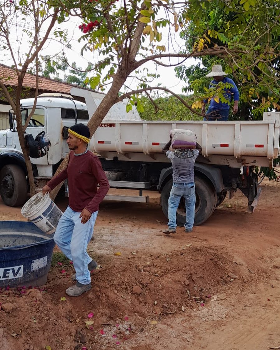 Ruas do distrito Bananal recebem obras de melhoria no sentido Vila Pará