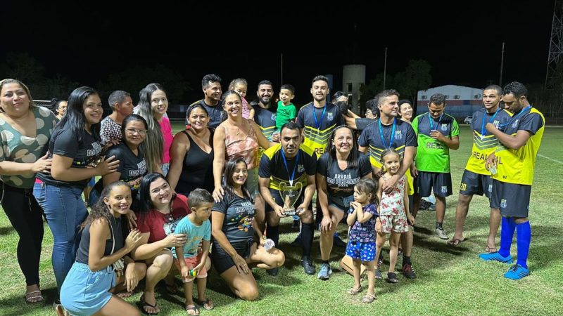 Escolas municipais realizam torneio para comemorar o Dia dos Pais com jogos de futebol no Bandeirão