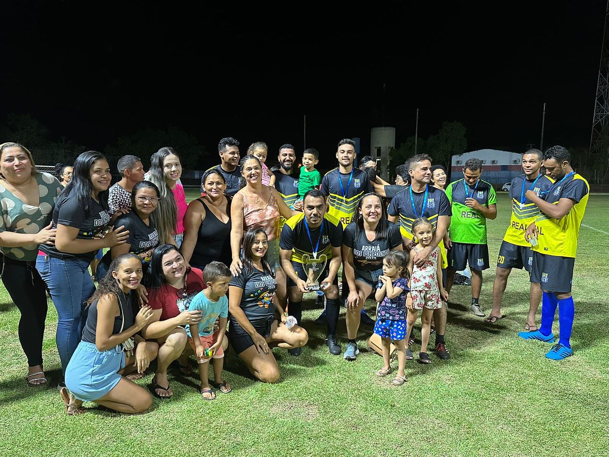 Escolas municipais realizam torneio para comemorar o Dia dos Pais com jogos de futebol no Bandeirão