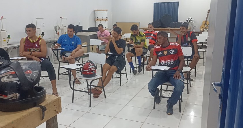 Representantes de times de futebol amador participam de reunião sobre o Campeonato Municipal da série B