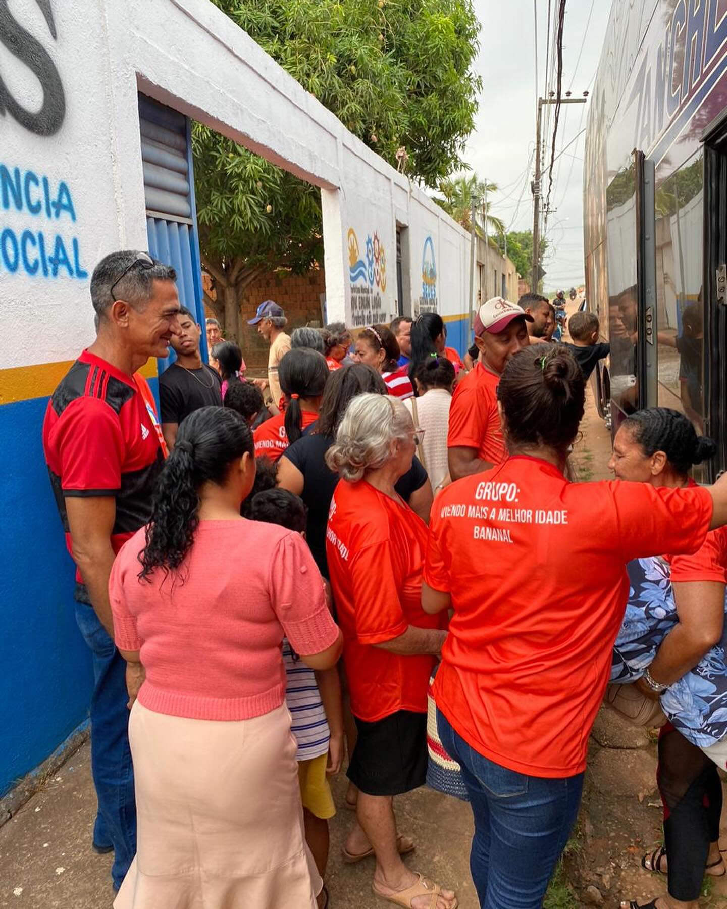 Recepção ao grupo de idosos do Centro de Convivência da Terceira Idade após passeio turistico na capital São Luis