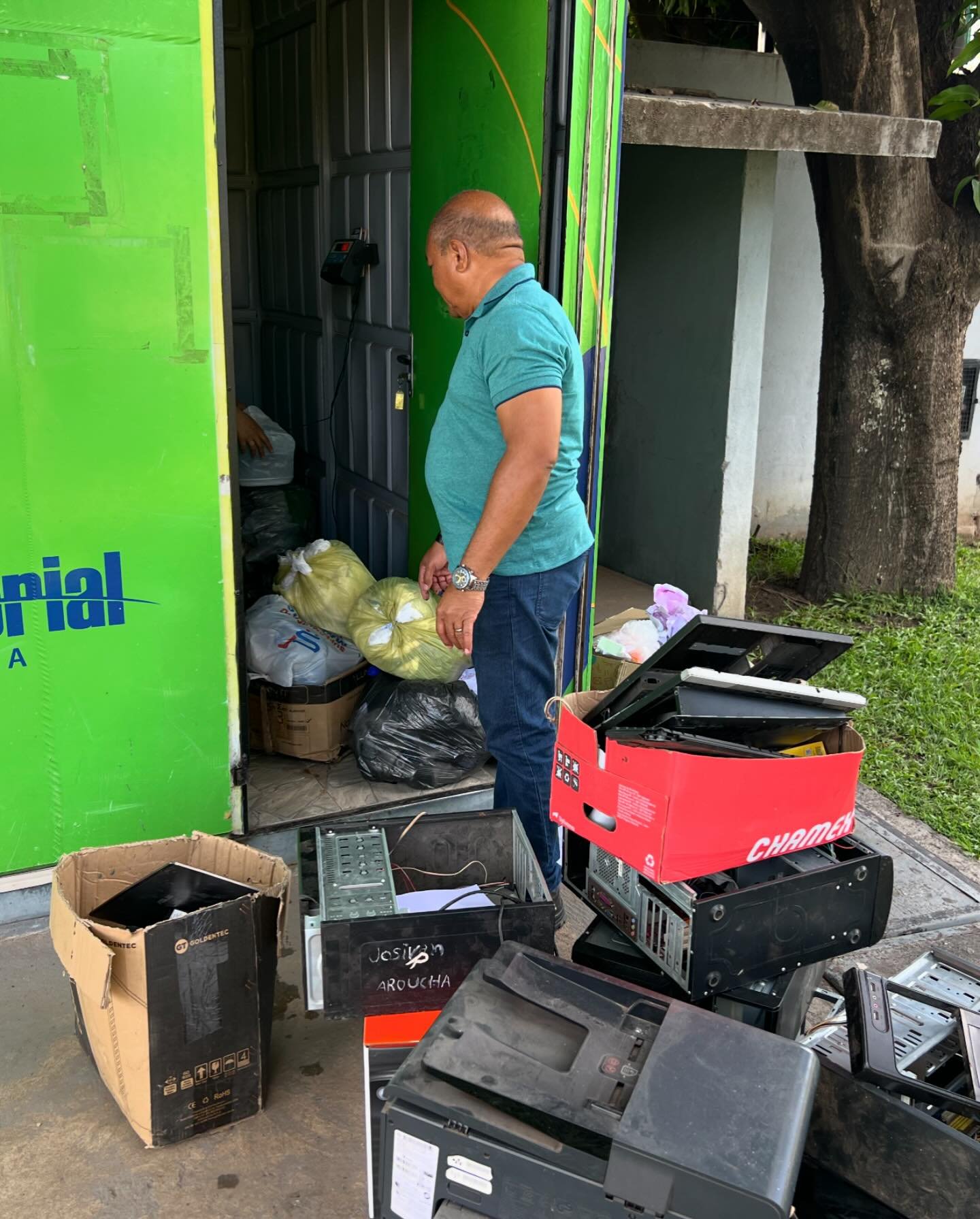 Lixo eletrônico  é descartado pela prefeitura de Governador Edison Lobão em ponto de coleta da Equatorial em Impertriz