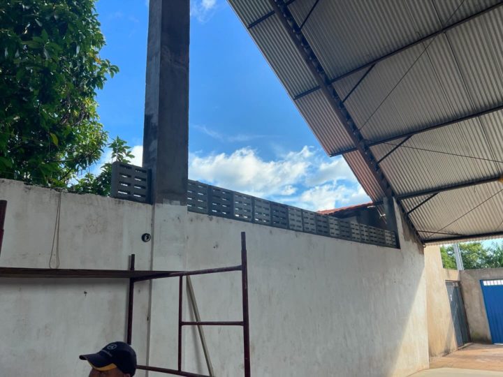 Obras de conclusão da quadra de esportes das escolas Paulo Renato São Rita Bananal são retomadas