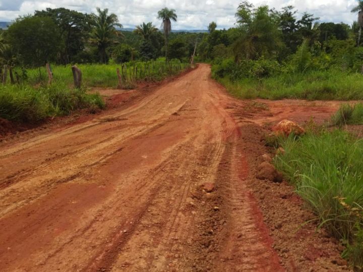 Recuperação de trechos da estrada de acesso à Vila Palmares na rota do transporte escolar para facilitar o acesso da população