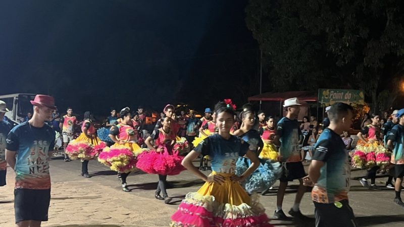 Pré-junino reúne grupos tradicionais em evento realizado no Distrito Bananal na noite de terça-feira 28