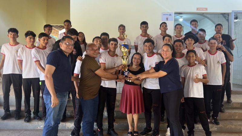Escolas vencedoras dos Jogos Escolares de Governador Edison Lobão, recebem troféus de Campeã, Vice e 3º lugar